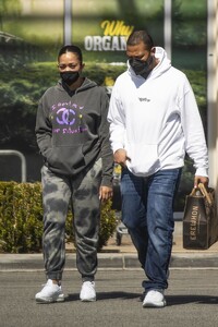 jordyn-woods-with-her-brother-in-la-03-13-2021-6.jpg