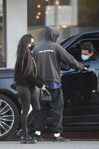 kourtney-kardashian-and-travis-barker-out-in-los-angeles-03-16-2021-3.jpg