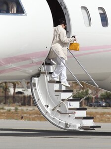 kylie-jenner-arrives-on-her-private-jet-in-palm-springs-03-12-2021-6.jpg