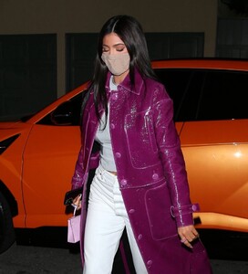 kylie-jenner-out-for-dinner-at-craig-s-in-west-hollywood-03-07-2021-4.jpg