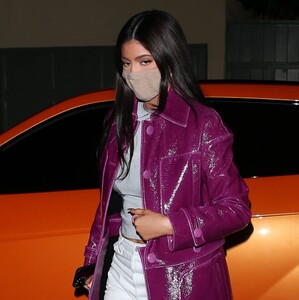kylie-jenner-out-for-dinner-at-craig-s-in-west-hollywood-03-07-2021-5.jpg