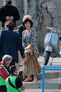 lady-gaga-house-of-gucci-set-at-lake-como-03-18-2021-0.jpg