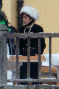 lady-gaga-on-the-set-of-the-house-of-gucci-in-piemont-03-08-2021-1.jpg