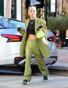 pia-mia-perez-out-for-coffee-in-west-hollywood-03-15-2021-1.jpg