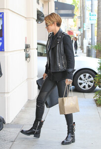 ruby_rose_is_seen_out_shopping005.jpg