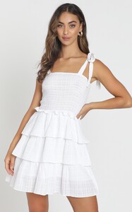 tnpaisleetieddressinwhite.jpg