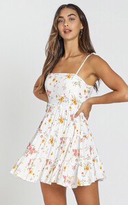 tnrunwayreadydressinwhitefloral.jpg