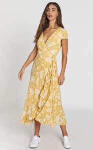 tropicalscenesdressinyellowfloral1.jpg