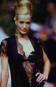 1963242661_ChristianLacroixCoutureFall1996(7).thumb.jpg.11d45cb7215a72d35742497ab25e6878.jpg