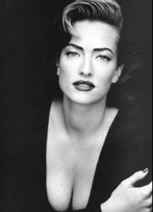 21895_1991_09_Vogue_Uk_004_Tatjana_Patitz_122_433lo.thumb.jpg.4a77519c21564ded653862fea569e24a.jpg