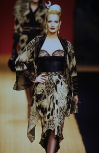 968683881_lacroix-fw-1995-karen(4).thumb.jpg.34a91f58be0b6ff9433085fa2a69c646.jpg