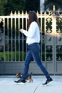 Emmy-Rossum-Booty-in-Jeans-1.jpg