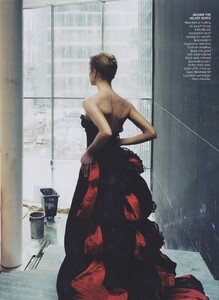 High_Leibovitz_US_Vogue_November_2004_12.thumb.jpg.23bd1fb84e9da34ae49d36089bb13f56.jpg