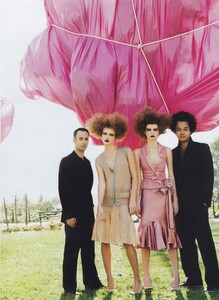 Madness_Testino_US_Vogue_February_2004_31.thumb.jpg.95e938549a081cd7a72773d70e833e7d.jpg