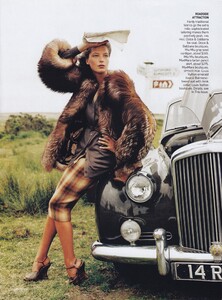 Proper_Testino_US_Vogue_October_2004_04.thumb.jpg.e4d7e34bc55a87fd9a3b650f1ba9c00d.jpg