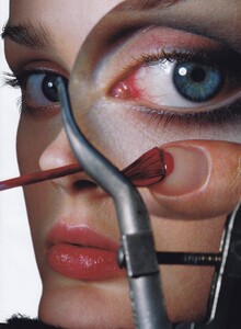 Vision_Penn_US_Vogue_October_2004_02.thumb.jpg.416c6d61abb0ae3c6a2052986346564a.jpg