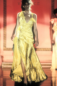 atelier-versace-ss-1994-3.thumb.jpg.9d2b78250affe76b6e5a0030d405a760.jpg