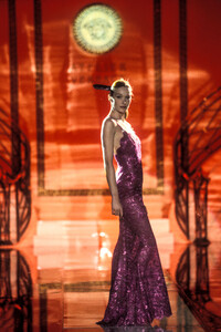 atelier-versace-ss-1996-1.thumb.jpg.deee67a7052f0e8f223cd9d2b8445445.jpg
