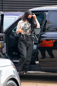 kourtney-kardashian-arrives-at-nobu-in-malibu-04-22-2021-4.jpg