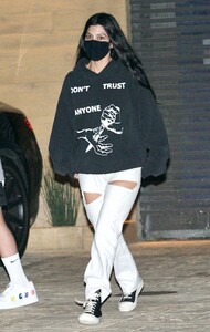 kourtney-kardashian-out-for-post-birthday-dinner-in-malibu-04-19-2021-0.jpg