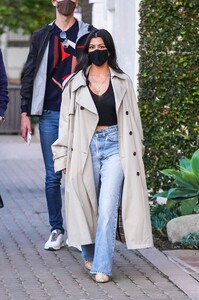 kourtney-kardashian-wears-a-plunging-black-crop-top-and-tan-trench-coat-at-taverna-tony-in-malibu-04-06-2021-5.jpg