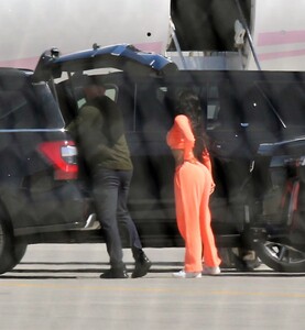 kylie-jenner-airport-in-palm-springs-04-01-2021-2.jpg