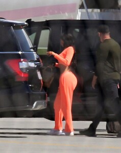 kylie-jenner-airport-in-palm-springs-04-01-2021-5.jpg