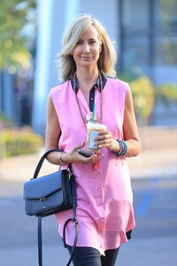 lady-victoria-hervey-out-for-iced-coffee-in-west-hollywood-04-11-2021-4.jpg