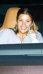 sofia-richie-out-in-los-angeles-04-05-2021-3.jpg