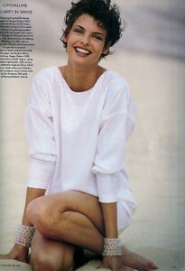 uk-vogue-may-1990-15.thumb.jpg.d82f867652e52c371af14a52029f8a92.jpg