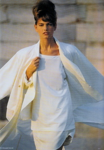 uk_vogue_mar_1990_12.thumb.jpg.43e7db9de7fc00d6032e0fcdf1cadbdb.jpg
