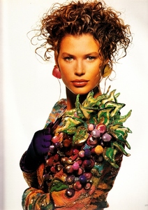 vogue_uk_oct_1988_6.thumb.jpg.42752a14f3e676bd47963a8cb18186e6.jpg