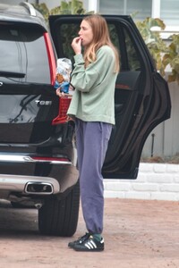 whitney-port-at-her-home-in-los-angeles-04-22-2021-2.jpg