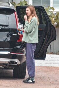 whitney-port-at-her-home-in-los-angeles-04-22-2021-5.jpg