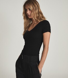 -womens-maggie-short-sleeve-v-nec-in-black-5.thumb.jpg.ab2bec8b86798b878abe375327aa6412.jpg