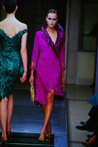 1085978005_atelier-versace-fw-2000(1).thumb.jpg.6820f29fc2e9e17cd47432569b4a0dca.jpg