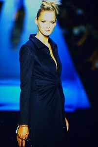 2025290417_ValentinoCoutureFall2000(2).thumb.jpg.cbb2044e9a557e0a4e1273c379a2f297.jpg