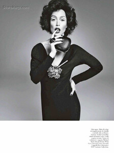 Meisel_Vogue_Italia_August_2011_06.thumb.jpg.31b61dc3c8f5701c8aefec62cc85f291.jpg
