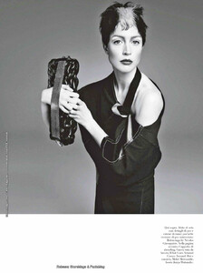 Meisel_Vogue_Italia_August_2011_10.thumb.jpg.e790bf2d423ab169aec1af80768f5aea.jpg