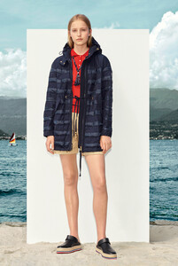 Moncler-Woman_SS17_04-copy-1.thumb.jpg.4541a5c7792fe60b972e3732adb44cf9.jpg
