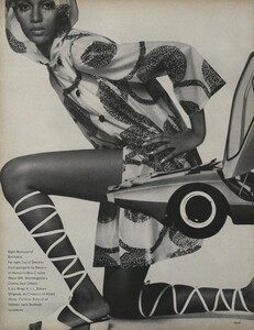 Penati_US_Vogue_January_1st_1969_03.thumb.jpg.b79fca32565665cd527e218db97f3fce.jpg