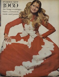 Penati_US_Vogue_January_1st_1969_06.thumb.jpg.437bca95aa10eb0dc138fd09f7235277.jpg
