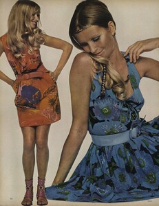 Penati_US_Vogue_January_1st_1969_09.thumb.jpg.c35175a099bd6927f060f1deb72c7c2d.jpg