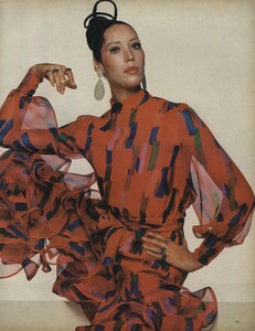Penati_US_Vogue_January_1st_1969_12.thumb.jpg.c93e28b5ed58cc863df611f0baf6f936.jpg