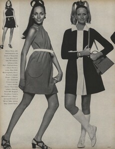 Penati_US_Vogue_January_1st_1969_19.thumb.jpg.83ca4517e1f1db910757091cc01b778b.jpg