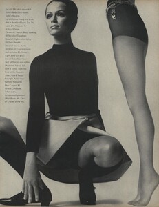Penati_US_Vogue_January_1st_1969_34.thumb.jpg.5dd8d83515e00306a6a355ac09c84d0a.jpg