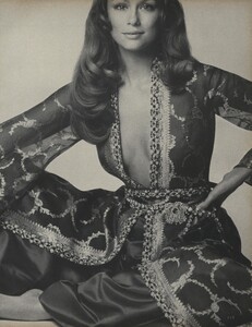 Penati_US_Vogue_January_1st_1969_36.thumb.jpg.c0480c016224993b6dee7bab486db8dd.jpg
