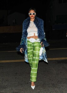 Rihanna---With-new-short-hair-style-at-Giorgio-Baldi-in-Santa-Monica-10.jpg