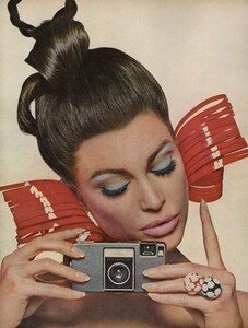 Rubartelli_Penn_US_Vogue_April_15th_1967_03.thumb.jpg.178cffd93fb902b30d2460c06cee769c.jpg