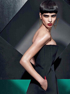 Sorrenti_Vogue_Italia_October_2011_01.thumb.jpg.4cfa0c61d6c28031df6f7986091505fe.jpg